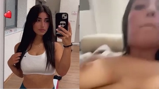 Girl Exposes Herself and Rubs Her Pussy – Amateur Nude Leak