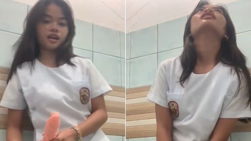 Horny Girl Using Dildo For the First Time